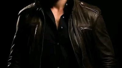 شاهد || فيديو حصد ملايين المشاهدات.. أب يصعد على المسرح ليرقص مع ابنته بدلا من زميلها الغائب 