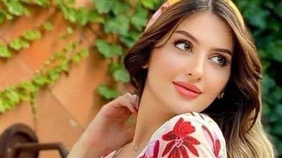 صورة غريبة لرجل وضع دائرة حوله