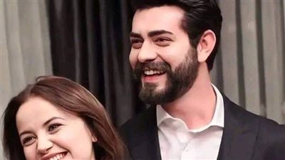 جلس أينشتاين ذات مرة بجانب رجل عربي بالقطار فأراد أن يختبر ذكائه