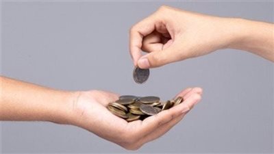 ما معنى قول النبي إن أفضل الصدقات على ذي الرحم الكاشح ؟