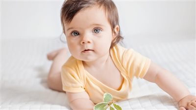 قصه شاب يحب الاطفال جدا
