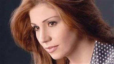 في الظهور الأول لها في عزاء والدتها بدبي.. هكذا بدت الفنانة يارا صبري (صور)