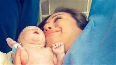 دخل الزوج على زوجته التي أنجبت البنت