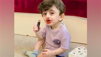 يوسف عثمان اشتهر بمقولة “طولي بالك هدول ولادك” وحقق ملايين المشاهدات ما قصة المړض الذي يعاني منه الطفل السوري