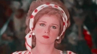 ظهور مفاجئ للفنانة نجلاء فتحي في جنازة حما ابنتها.. لن تصدق كيف اصبح شكلها