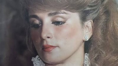 ظهور مفاجئ للفنانة نجلاء فتحي في جنازة حما ابنتها.. لن تصدق كيف اصبح شكلها