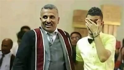 قصة طالب جامعي استاذن من الدكتور لأنه لا يستطيع أن يحضر محاضرة الغد لأنه ذاهب ليخطب احد زميلاته بالجامعة وهي من عائلة ثريه