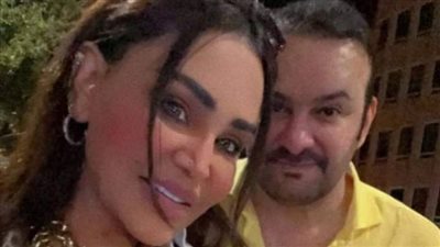 مبارك الهاجري يفاجئ زوجته أحلام الشامسي بمناسبة عيد زواجهما بعد عودته من أداء فريضة الحج