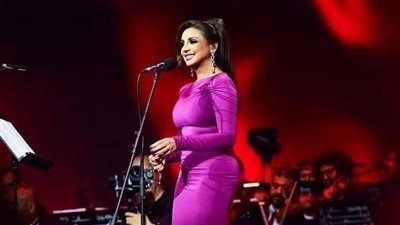 أنغام في مرمى السهام .. «فستان فوشيا» لا يناسب قوامها