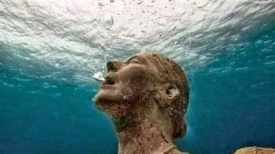 كانت بنت نبي الله لوط تأخذ الماء من النهر على اطراف المدينه