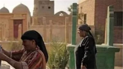 اعيش انا وابي وامي في