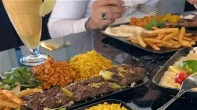 كل يومين منذ شهر تآتي جارتنا وتطلب كمية كبيرة من الآكل