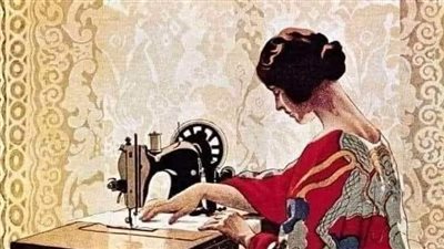 المراه وماكينه الخياطه